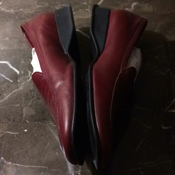 Isaac Mizrahi ox-blood casual loafer - Picture 5 of 6